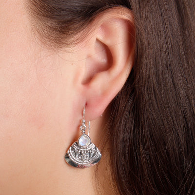 Brinco de Prata com Pedra da Lua