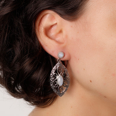 Brinco de Prata com Pedra da Lua.