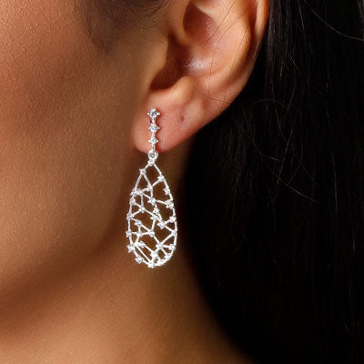 Brinco de Prata Vazado com Zircônias