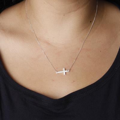 Gargantilha de Prata com Cruz