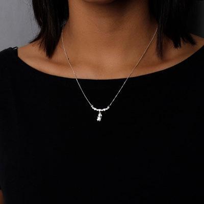 Gargantilha de Prata com Menina