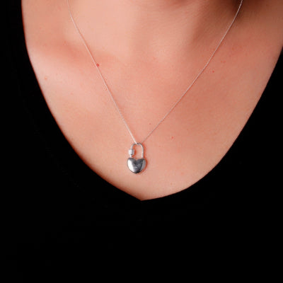 Gargantilha de Prata Coração.