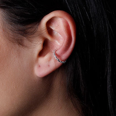 Piercing de Prata Pressão para Orelha.