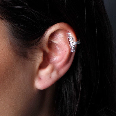 Piercing de Prata Pressão para Orelha.