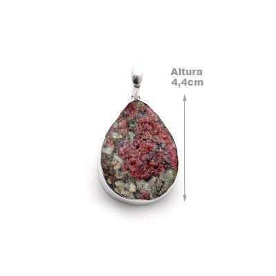 Pingente de Prata com Eudialite.