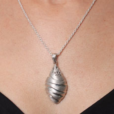 Pingente de Prata Diamantado.