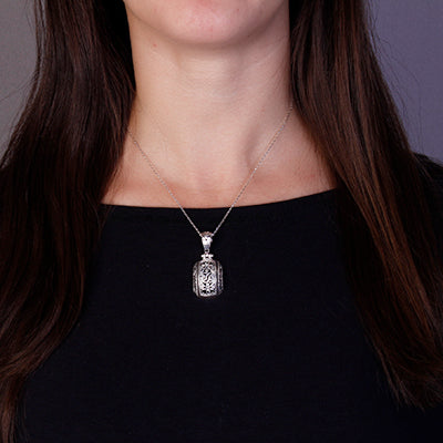 Pingente de Prata Trabalhado.