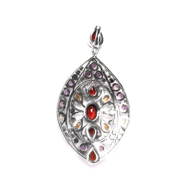 Pingente de Prata com Pedras.