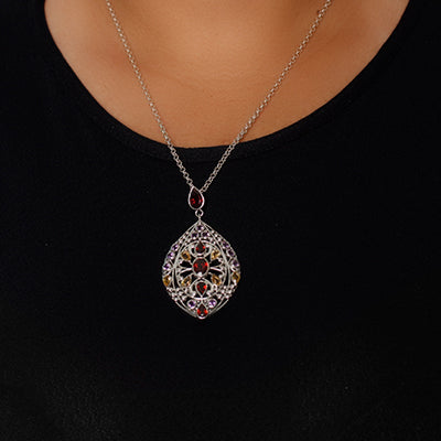 Pingente de Prata com Pedras.