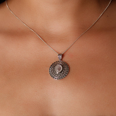 Pingente de Prata com Pedra da Lua