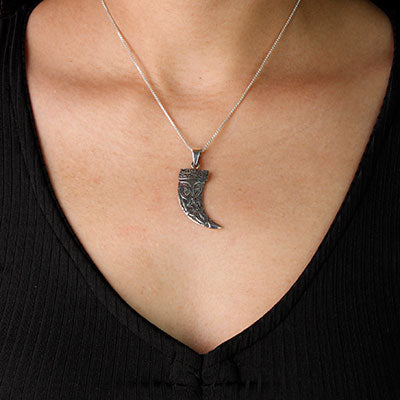 Pingente de Prata Dente de Sabre
