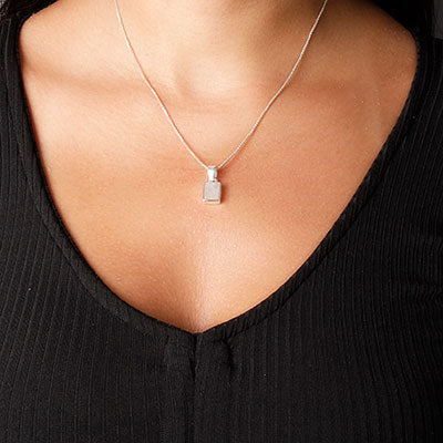 Pingente de Prata com Pedra da Lua