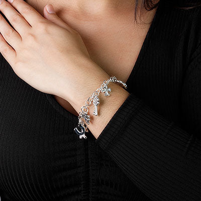 Pulseira de Prata com Pingentes.