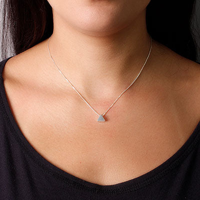 Gargantilha de Prata Triângulo