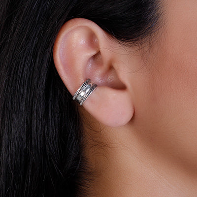Piercing de Prata Pressão para Orelha.